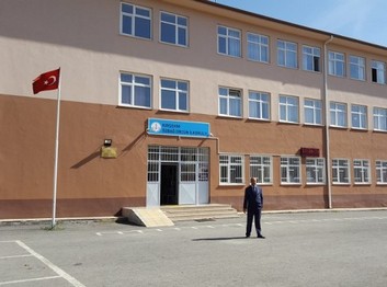 Kırşehir-Merkez-Şehit Musa Geredeoğlu İlkokulu fotoğrafı