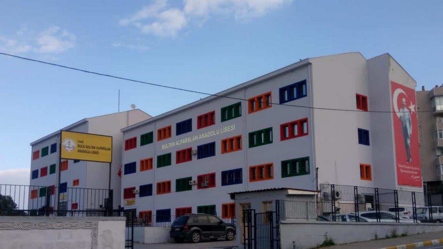İzmir-Buca-Buca Sultan Alparslan Anadolu Lisesi fotoğrafı