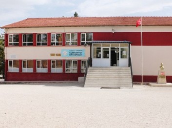 Burdur-Karamanlı-Cumhuriyet Ortaokulu fotoğrafı