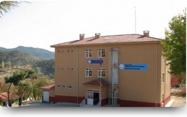 Manisa-Demirci-Minnetler Eşref-Hayrettin Akbay Ortaokulu fotoğrafı