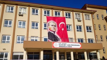 İzmir-Menemen-Uluğ Bey Çok Programlı Anadolu Lisesi fotoğrafı