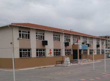 İzmir-Karşıyaka-Lamia Karer İlkokulu fotoğrafı