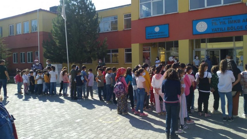 Bitlis-Hizan-75.Yıl İMKB Abidin İnan Gaydalı Kız Yatılı Bölge Ortaokulu fotoğrafı