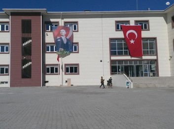 Adana-Sarıçam-Şehit İslam Akyüz Ortaokulu fotoğrafı