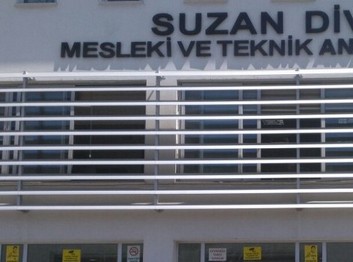 İzmir-Karşıyaka-Karşıyaka Suzan Divrik Mesleki ve Teknik Anadolu Lisesi fotoğrafı