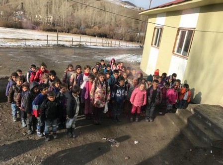 Van-Gürpınar-Topsakal İlkokulu fotoğrafı