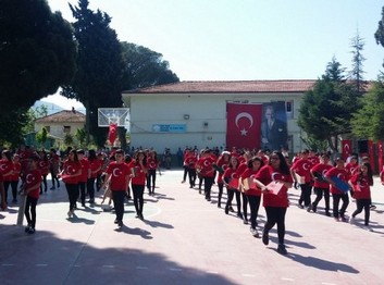 İzmir-Selçuk-Belevi Şehit Yüzbaşı Cengiz Topel Ortaokulu fotoğrafı