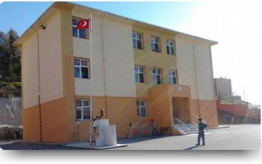 İzmir-Çiğli-Münevver Öğretmen Ortaokulu fotoğrafı