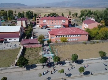 Bitlis-Güroymak-Gölbaşı Cumhuriyet Yatılı Bölge Ortaokulu fotoğrafı