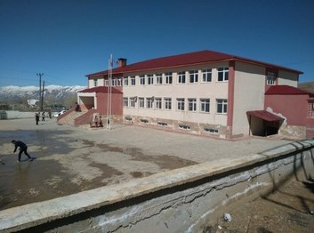 Van-Gürpınar-Bağrıyanık Ortaokulu fotoğrafı