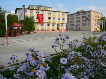Giresun-Alucra-Alucra Hacı Osman Erilli Anadolu İmam Hatip Lisesi fotoğrafı