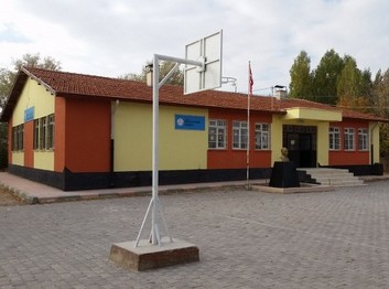Niğde-Bor-Kızılca Atatürk İlkokulu fotoğrafı