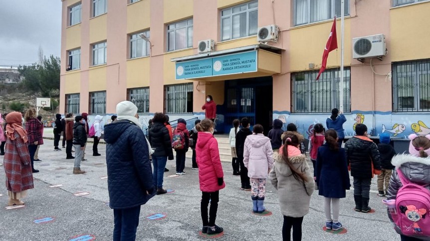 İzmir-Bornova-Yaka Şengül Mustafa Karaca Ortaokulu fotoğrafı