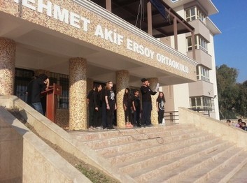 İzmir-Karabağlar-Mehmet Akif Ersoy Ortaokulu fotoğrafı
