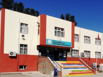Mersin-Akdeniz-Huzurkent Atatürk Ortaokulu fotoğrafı