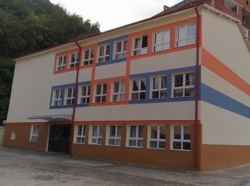Artvin-Borçka-Cumhuriyet İlkokulu fotoğrafı