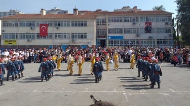 İzmir-Konak-Alsancak Melih Özakat İlkokulu fotoğrafı