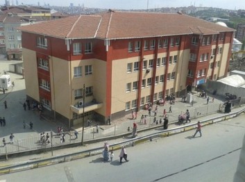İstanbul-Sultangazi-Şehit Teğmen Ali Yılmaz Ortaokulu fotoğrafı