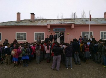 Ağrı-Merkez-Şehit Korgeneral İsmail Selen Ortaokulu fotoğrafı