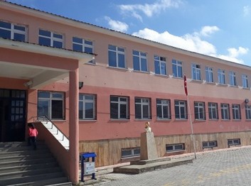 Van-Tuşba-Pirgarip Ortaokulu fotoğrafı