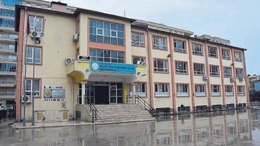 İzmir-Bornova-Şehit Polis Mehmet Çelik Ortaokulu fotoğrafı