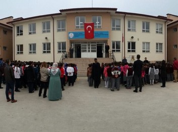 Sakarya-Hendek-Uzuncaorman Murat Nişancı Ortaokulu fotoğrafı