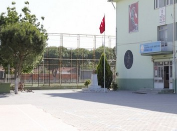 Manisa-Saruhanlı-Hacırahmanlı Atatürk Mehmet Otan Ortaokulu fotoğrafı