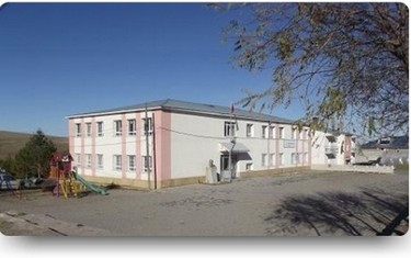 Sivas-Ulaş-Yenikarahisar Mehmet Ali Demet Ortaokulu fotoğrafı