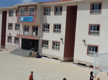 İzmir-Güzelbahçe-Dr. Güngör Özbek Ortaokulu fotoğrafı