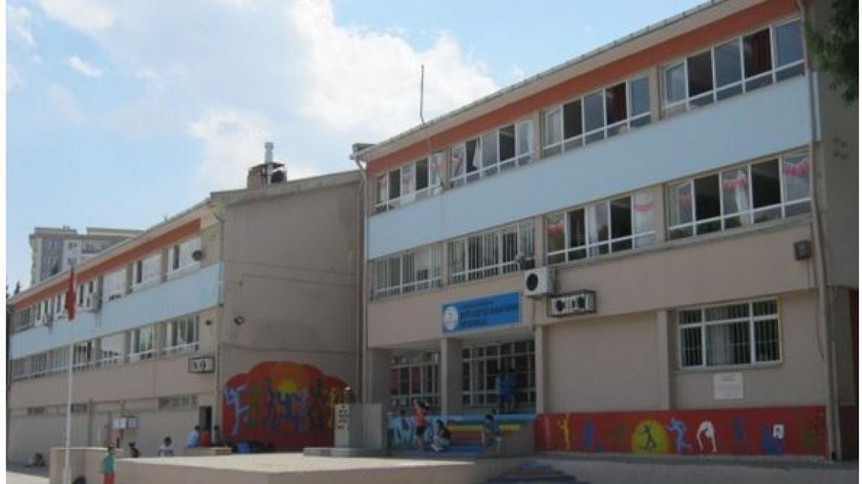 İzmir-Karabağlar-Şehit Gazeteci Hasan Tahsin Ortaokulu fotoğrafı