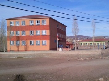 Van-Saray-Sırımlı Ortaokulu fotoğrafı