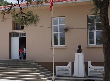 İzmir-Tire-Büyükkale İlkokulu fotoğrafı