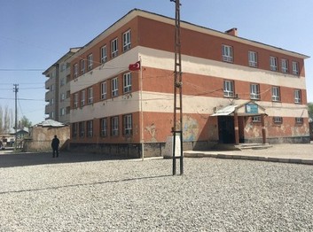 Van-Saray-Atatürk İlkokulu fotoğrafı