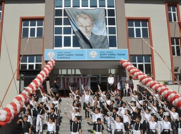 Niğde-Merkez-Şehit Varol Tosun Ortaokulu fotoğrafı