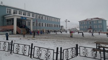 Van-Özalp-Yumruklu Ortaokulu fotoğrafı