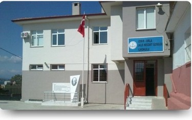 İzmir-Urla-Jale Necdet Özbelge Ortaokulu fotoğrafı