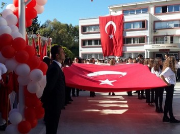 İzmir-Karabağlar-Övgü Terzibaşıoğlu Anadolu Lisesi fotoğrafı