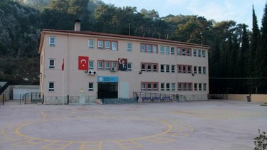 İzmir-Bornova-Şehit Yiğit Şahan Ortaokulu fotoğrafı