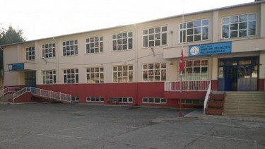 Ordu-Ünye-Prof. Dr. Necmettin Polvan Ortaokulu fotoğrafı