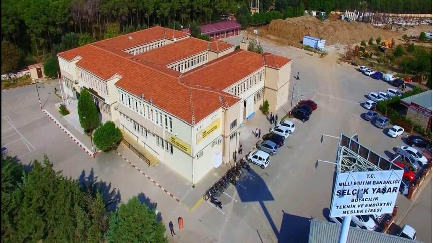 İzmir-Bornova-Selçuk Yaşar Boyacılık Mesleki ve Teknik Anadolu Lisesi fotoğrafı