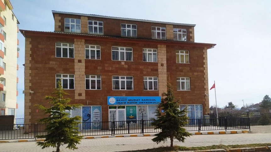 Bitlis-Ahlat-Şehit Murat SARIGÜL İmam Hatip Ortaokulu fotoğrafı