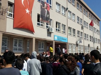 İzmir-Bornova-Şehit Mustafa Nerkis Ortaokulu fotoğrafı