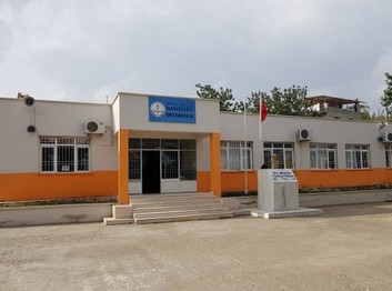 Mersin-Akdeniz-Parmakkurdu Ortaokulu fotoğrafı