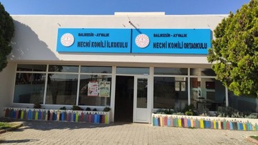 Balıkesir-Ayvalık-Necmi Komili Ortaokulu fotoğrafı