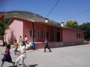 Manisa-Yunusemre-Yukarı Emlakdere İlkokulu fotoğrafı