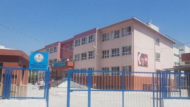 İzmir-Bornova-Doğanlar Hacı Yaşar Kandur Ortaokulu fotoğrafı