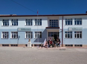 Sivas-Kangal-Alacahan Ortaokulu fotoğrafı