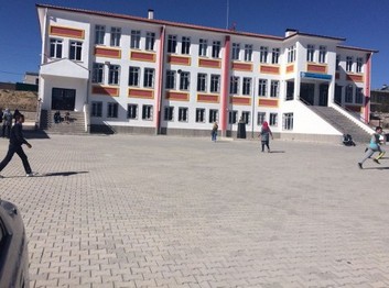 Niğde-Çiftlik-Bozköy İmam Hatip Ortaokulu fotoğrafı