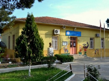 İzmir-Menderes-Gölcükler Adnan Olcay Ortaokulu fotoğrafı
