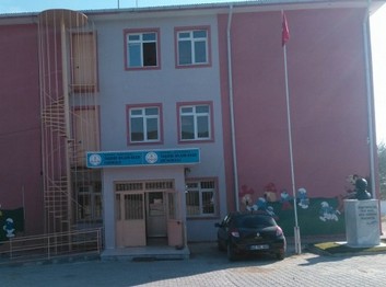 Manisa-Saruhanlı-Taşdibi Bilgin EKER Ortaokulu fotoğrafı